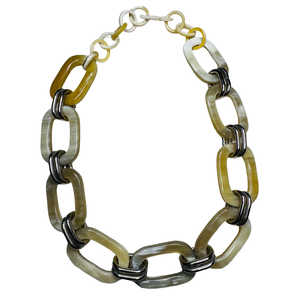 Collier corne naturelle maillons argentés, fond blanc - Trendy's Jewels