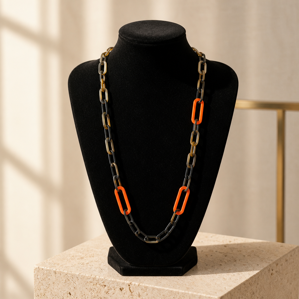 Détail maillons corne marron et laque orange - Trendy's Jewels
