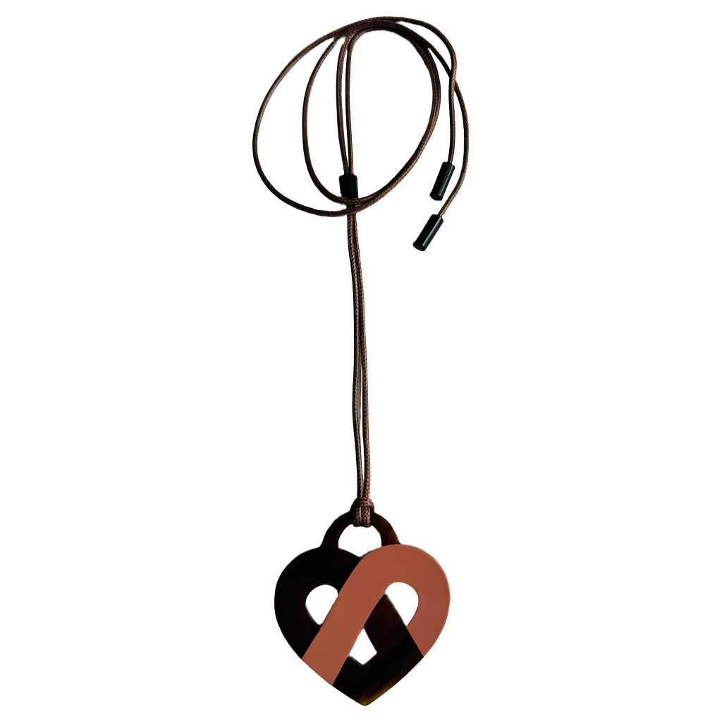 Pendentif corne laque rose ancien porté - Trendy's Jewels