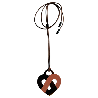 Pendentif corne laque rose ancien porté - Trendy's Jewels