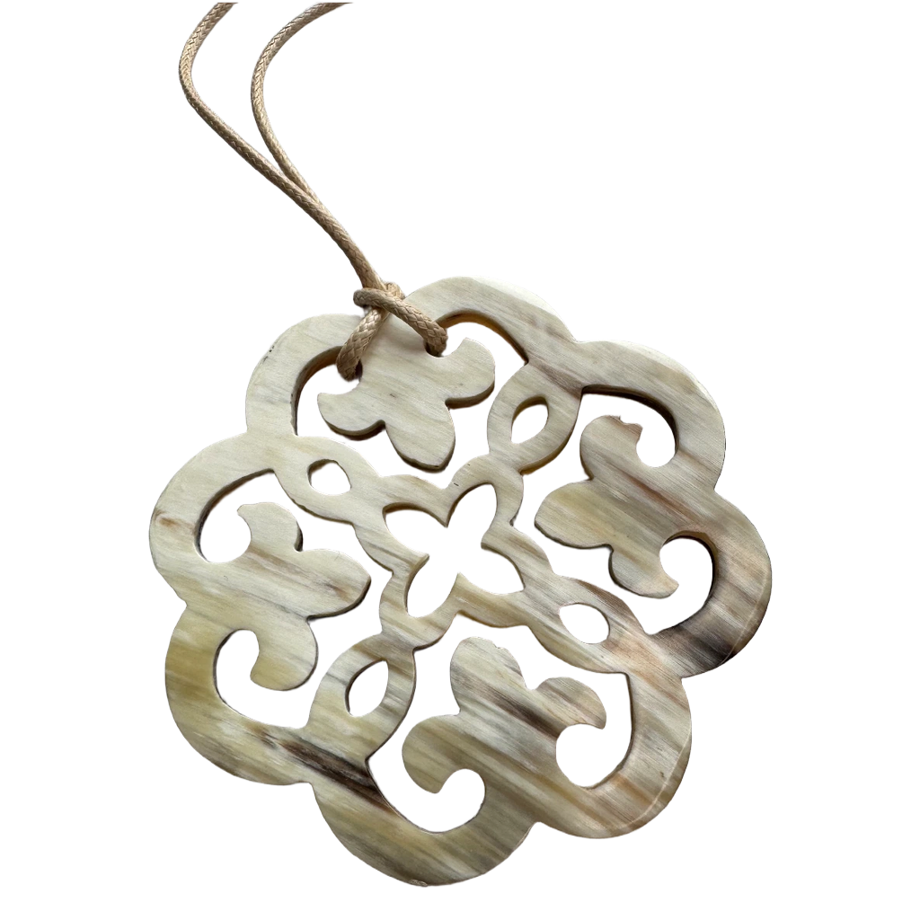 Collier pendentif corne ivoire vue d'ensemble - Trendy's Jewels