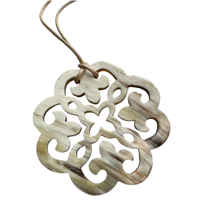 Collier pendentif corne ivoire vue d'ensemble - Trendy's Jewels