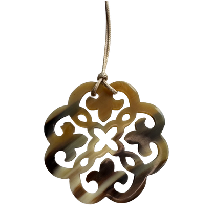 Pendentif corne naturelle organique 8cm, vue de profil - Trendy's Jewels