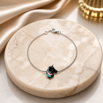 Bracelet enfant argent licorne porté au poignet - Trendy's Jewels