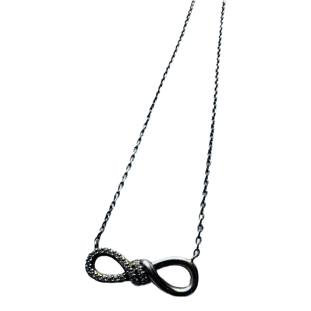 Détail pendentif infini micro-serti zircons argent - Trendy's Jewels