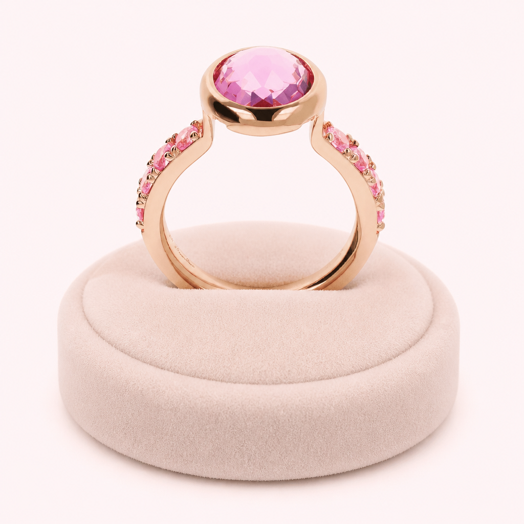 Bague cocktail rose portée, vue de face - Trendy's Jewels